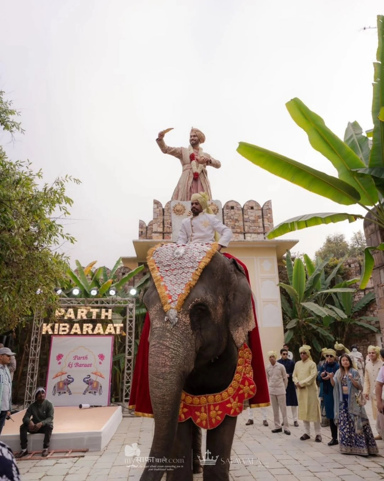 family pagdi styling in Chennai – Pastel groom safa photographed in natural daylight